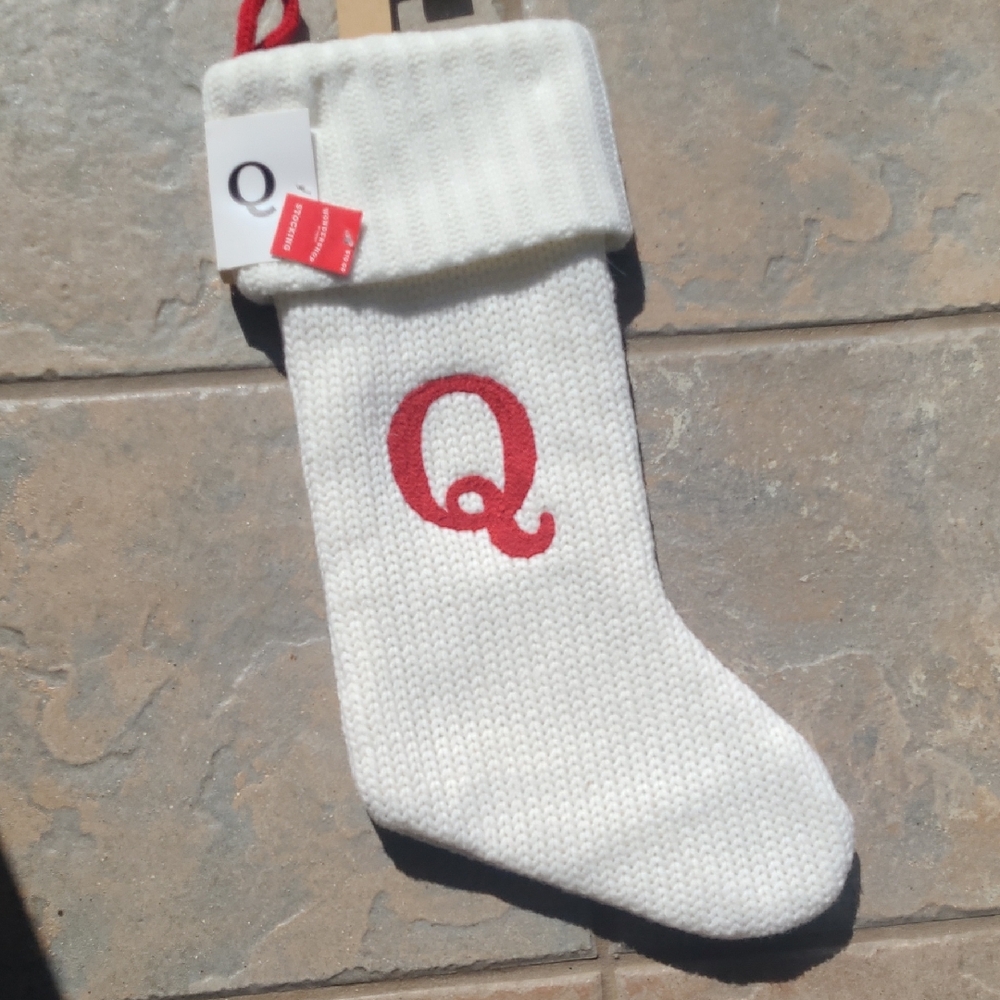 New with tags! Wondershop White Knit Monogram Stocking Red Initial Q